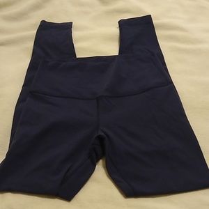 Navy Wunder under Lulu lemon leggings